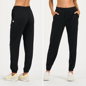 Vuori Boyfriend Joggers Women's size S DreamKnit™ Sweatpants Black Heather